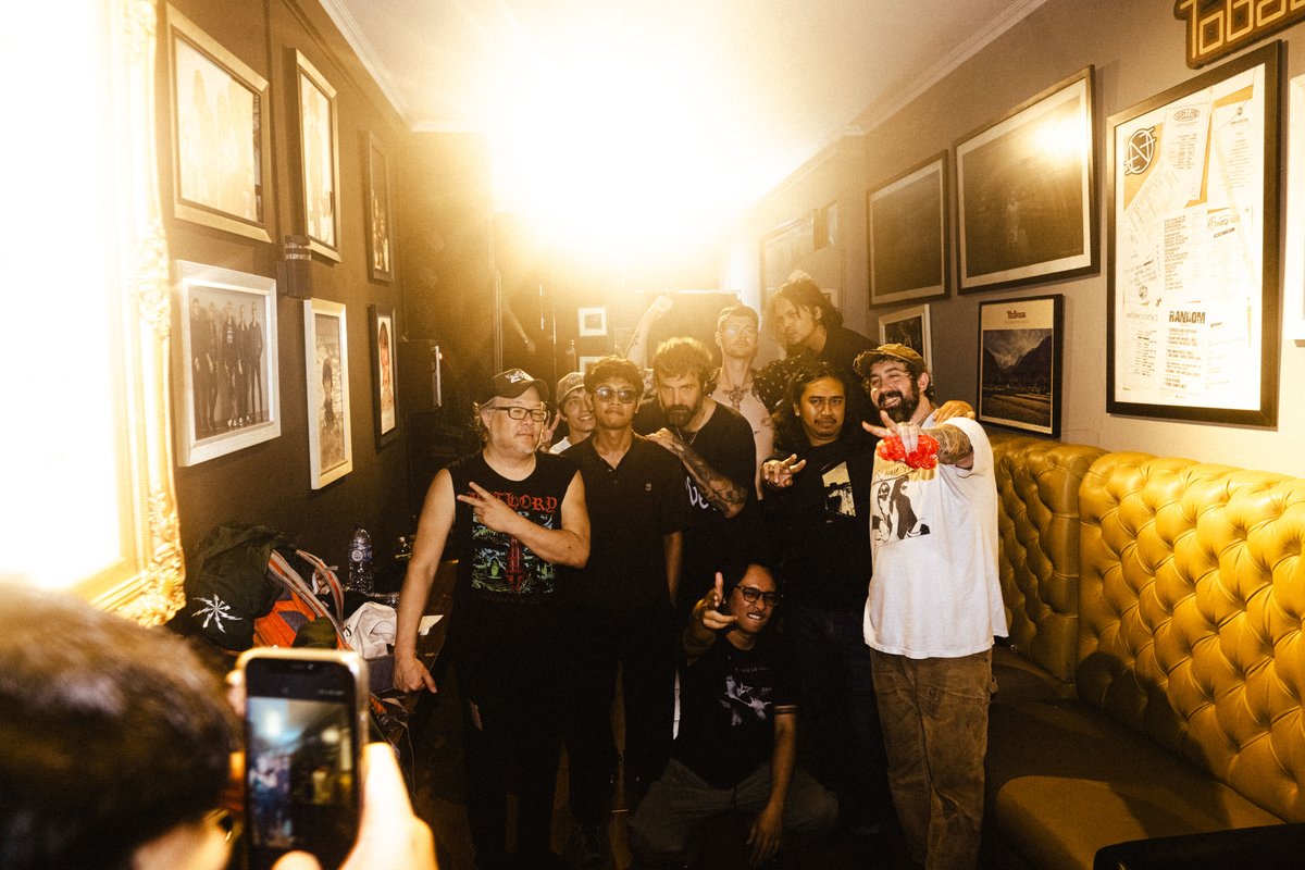 LoudSunlotus's tweet photo. Tired of tomorrow in this cannibal world
W/ @BandofNOTHING 

📸 by @juuubar https://t.co/2LmkRr5BSP