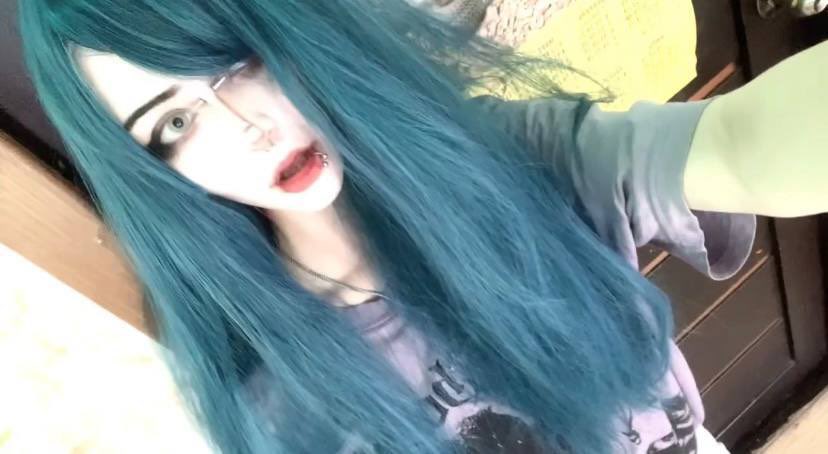 elonaberger's tweet photo. #emo #emogirl #bluehair #scene #posthardcore https://t.co/98VNV50cXB