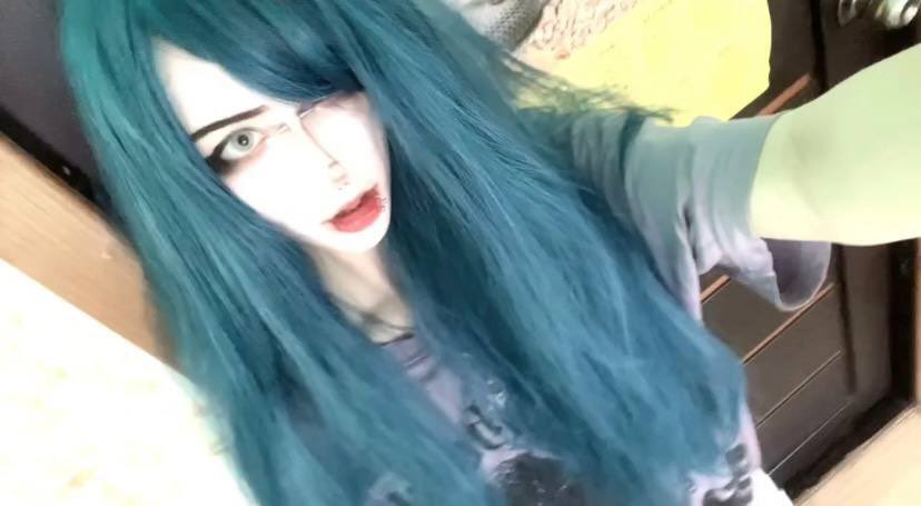 elonaberger's tweet photo. #emo #emogirl #bluehair #scene #posthardcore https://t.co/98VNV50cXB