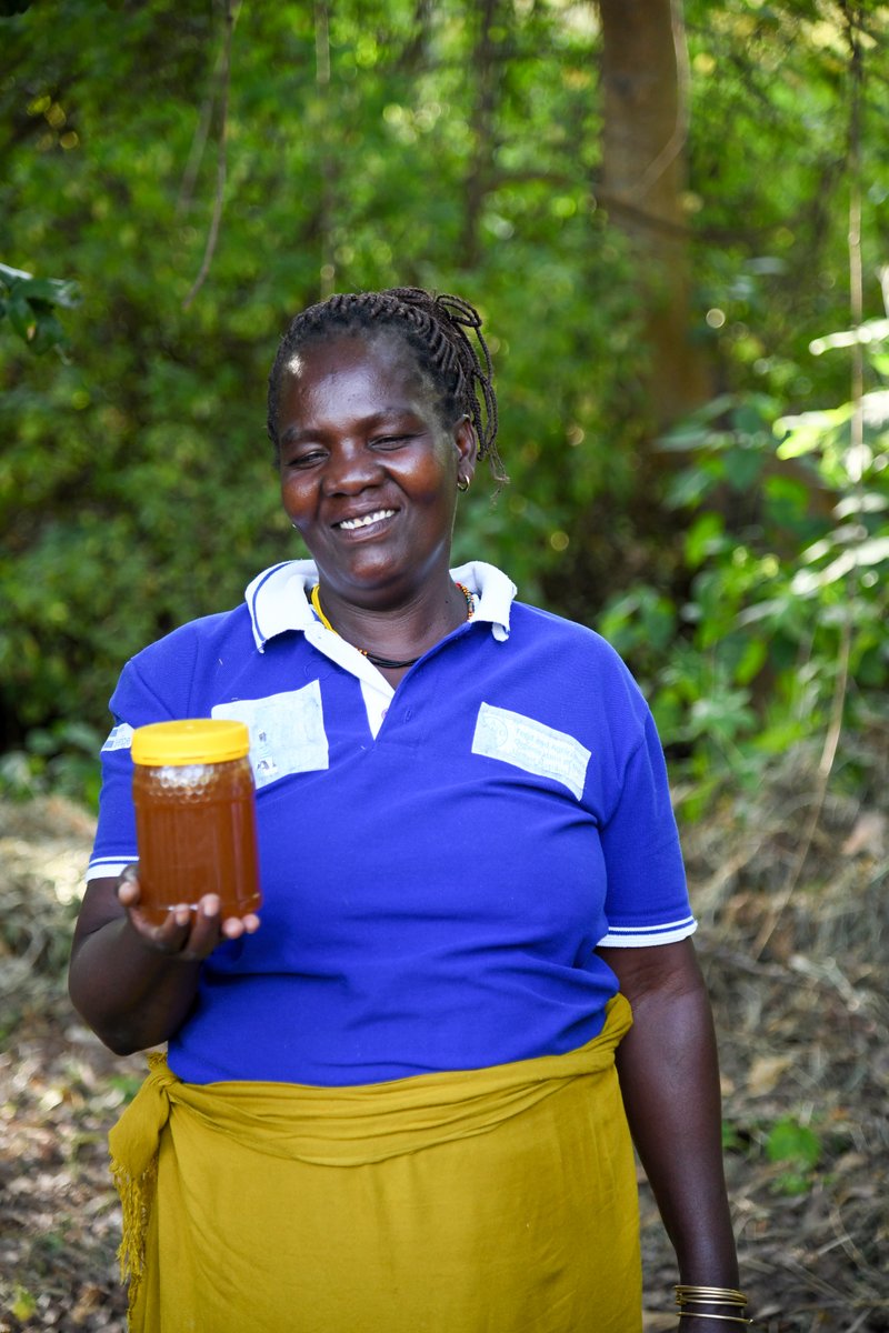 FAOUganda's tweet photo. Alternative income sources strengthen resilience in pastoral communities.

Through @EUinUG-funded #FOSTERProject, @FAO equipped Akadon Farmer Field School members in Moroto District with improved beehives &amp; beekeeping skills to generate additional income &amp; improve livelihoods. https://t.co/trv4f9erAB