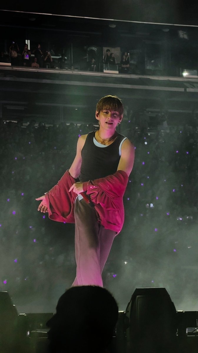 berryluckycharm's tweet photo. ah seriously this guy...

#TAEHYUNG #V 
#BTS_THECITY_ARIRANG_NEWYORK
#BTS_ARIRANG_WORLDTOUR_EASTRUTHERFORD https://t.co/V0tvy81MS5