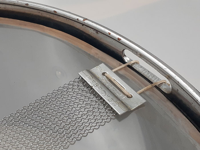 DRUM_CENTER's tweet photo. オリジルカバリングBlack Pearlが美しい
1966年製 Old Gretsch Renown Model #4103 美品が入荷しました🥁
上位機種と同じ8テンション、6ply Mapleシェルでオススメです✨
　⬇️
https://t.co/5Y4URVPZsV

#oldgretsch https://t.co/qwx3P2AaRD