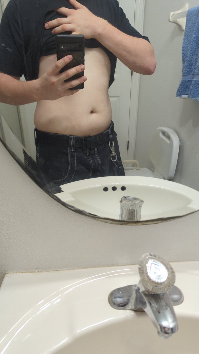Catamier89's tweet photo. Am I chubby?😿 https://t.co/Xjx3TCeLjc