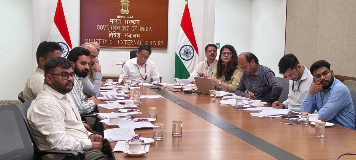 ProtectorGenGOI's tweet photo. JS (OE) &amp; PGE chaired the 23rd Open House session. Issues were deliberated with the registered Recruiting Agents, POEs and officials of the Division. Most of the issues were resolved during the session. The date of the 24th Open House session would be announced in due course. https://t.co/5dZfP5zr0W