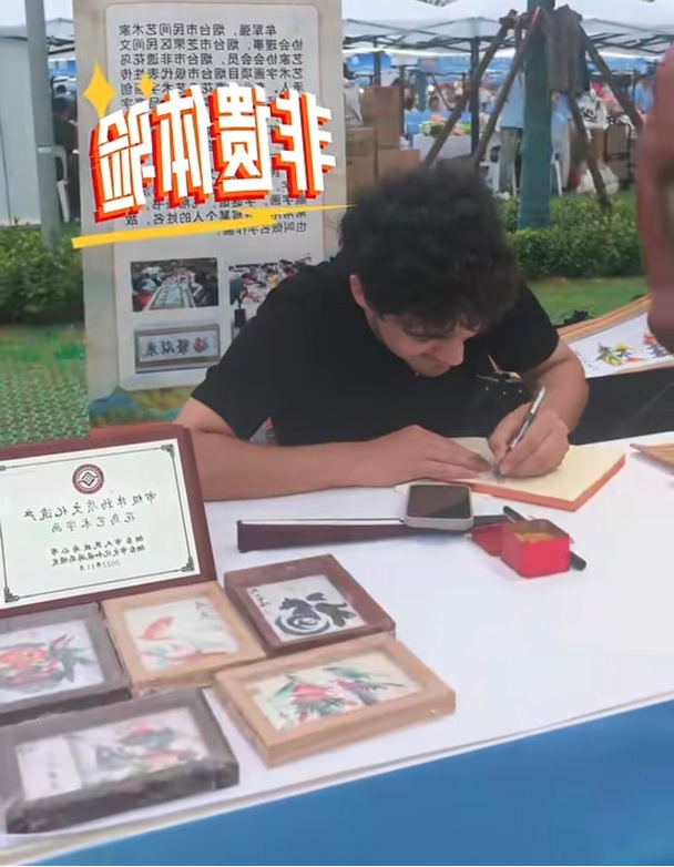 Tasty_Yantai's tweet photo. It isn’t just the venue for competitions; but has many fantastic activities. #Yantai #QiluSuperLeague
烟台主场不只有比赛，更有超多精彩线下活动，反正外国朋友们玩嗨啦 #齐鲁超赛 #烟台 https://t.co/y6ufLlXbhx