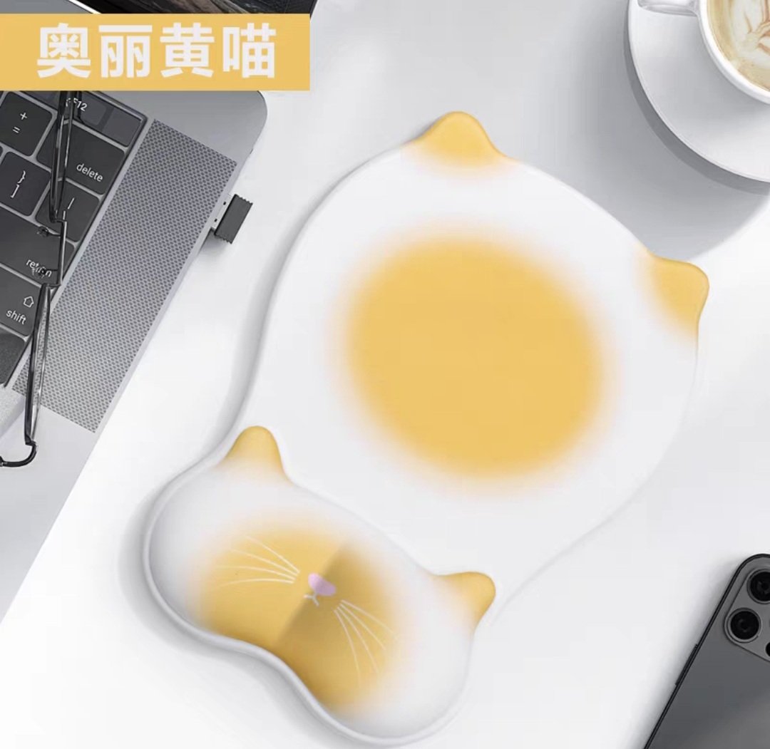 thinkab0utjo's tweet photo. Should I get yumnyang mouse pad https://t.co/Uf3KmOKChE