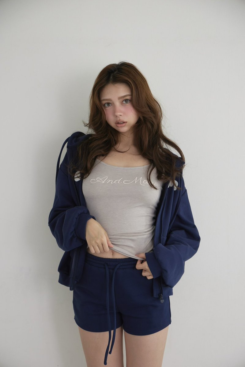 andmaryofficial's tweet photo. Mary loose hoodie set up
color pink/navy
¥16,500-tax in

スウェットパーカーとミニボトムのセットアップ。
パーカーはゆったりとしたオーバーサイズシルエットに。
カットソー裏地付きで、安心感のある穿き心地。

発売日8/5(水)store11:00-web20:00-
instalive8/4(火)18:00-

#andmary https://t.co/r8KA85w4JH