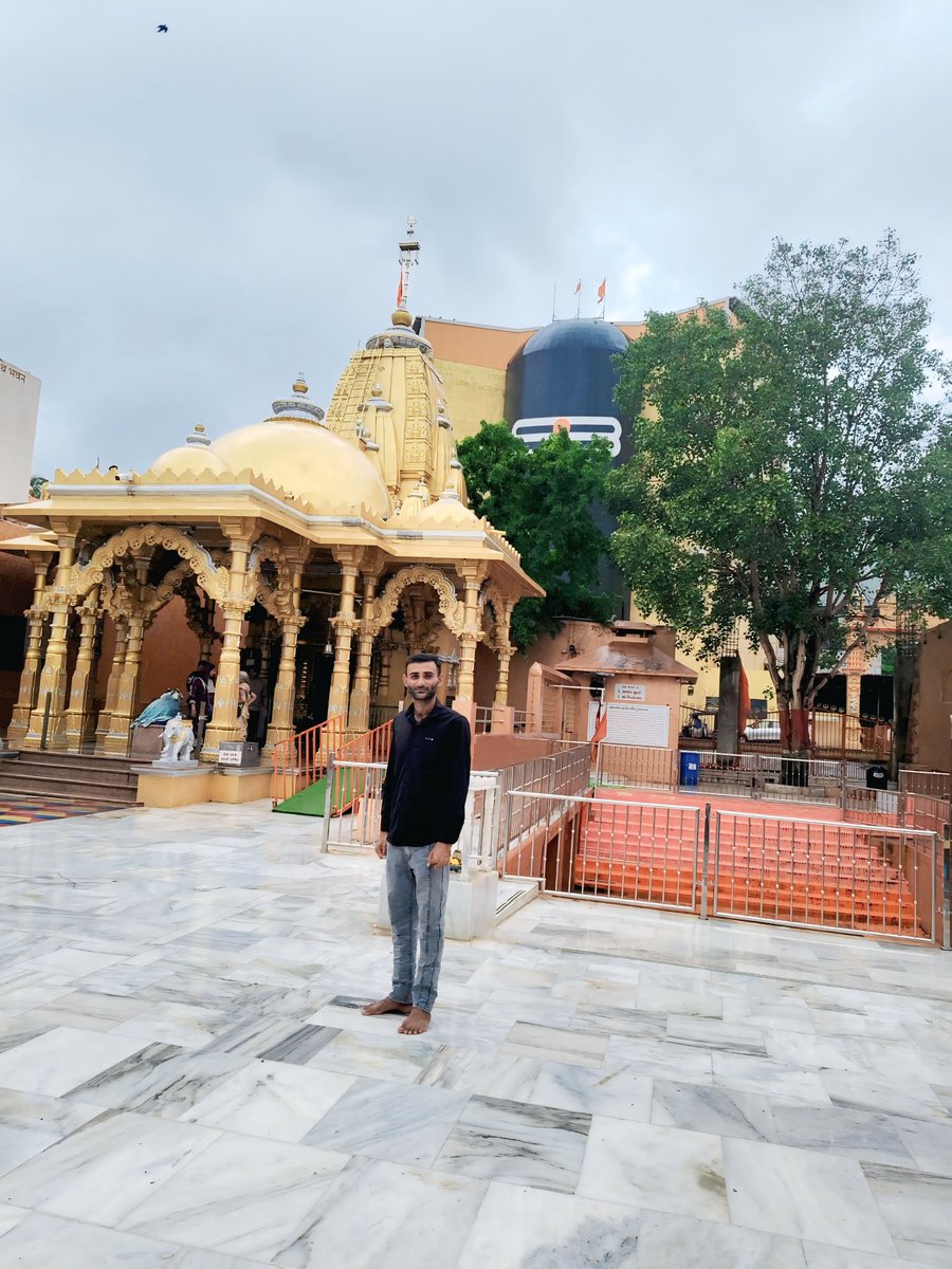 Haresh_Dhanera's tweet photo. मन सच्चा , कर्म अच्छा , बाक़ी सब मेरे महादेव की इच्छा ✨🙏🏻
जय श्री महाकाल https://t.co/qnG8G4rUJc