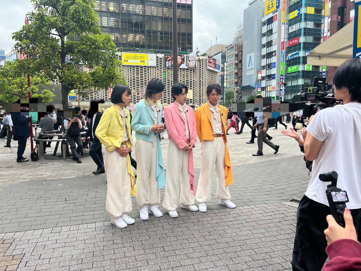 Uuuwv0q's tweet photo. 新橋には存在しない色 https://t.co/T55nlraLL0