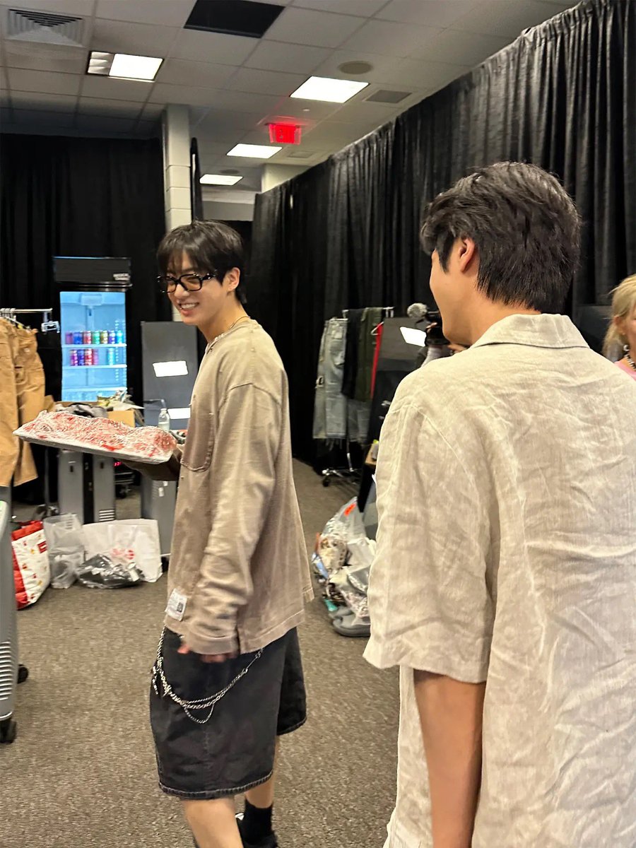 vjungist's tweet photo. jungkooks job is just to annoy the hell out of seokjin because why is he hogging all the watermelon from him im crying https://t.co/TTkV2jpuKf