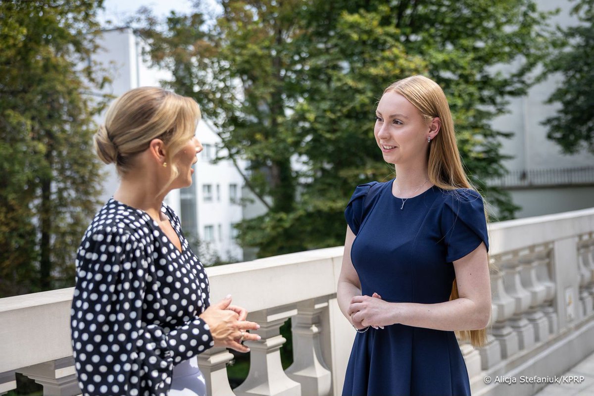 prezydentpl's tweet photo. Małżonka Prezydenta Marta Nawrocka zaprosiła do Pałacu Prezydenckiego przedstawicielki amerykańskiej Polonii, członkinie Polish American Women’s Club BEYOND z Nowego Jorku, przebywające w Polsce w związku z udziałem w uroczystościach 82. rocznicy Powstania Warszawskiego.  

https://t.co/dEGMUds2Xg
