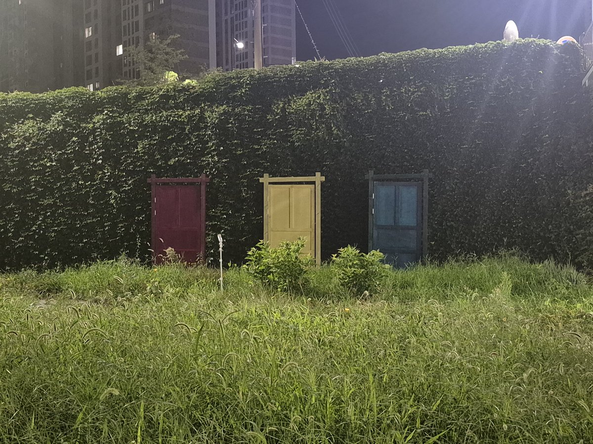 yyggcc5807's tweet photo. 여기 들어가면 안될거 같은데...
들어갈까요? https://t.co/JTobI6KWIy