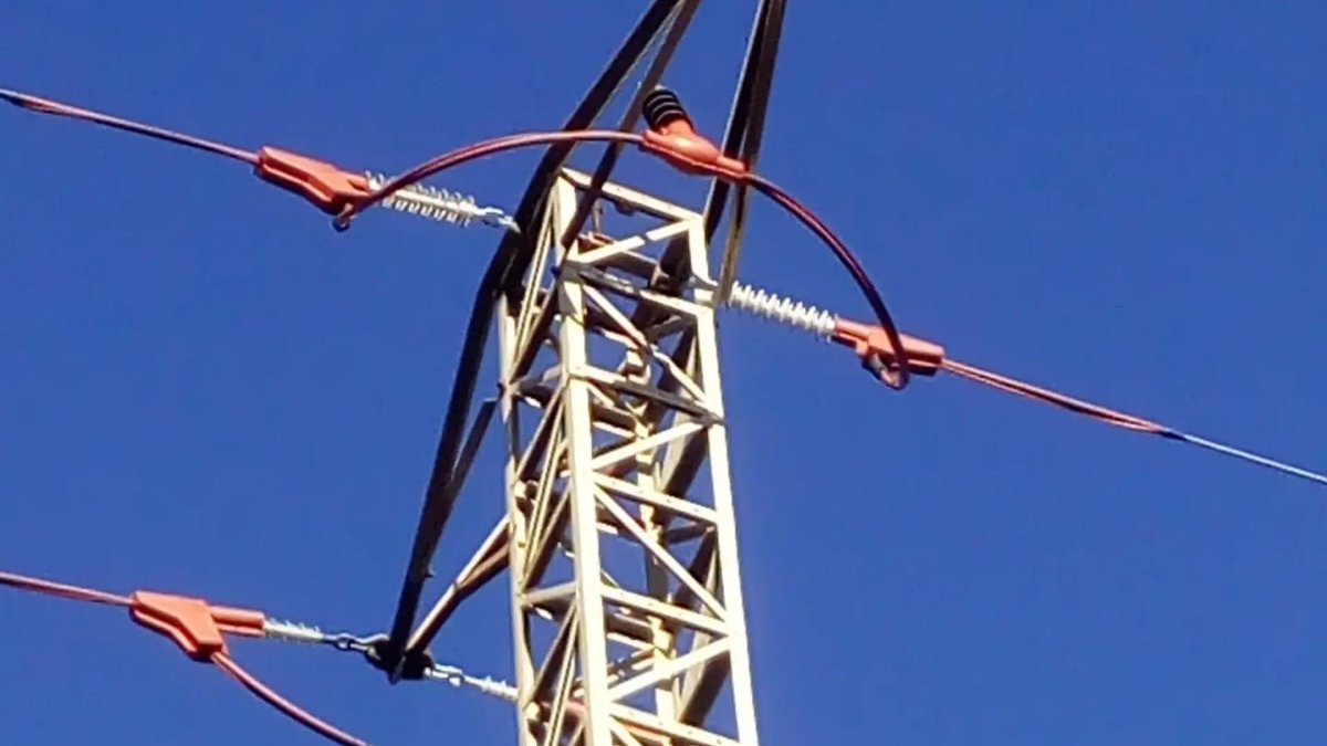 objetivosierra's tweet photo. ⚡Restablecido el suministro eléctrico tras la avería de Sevillana Endesa que dejó varias horas sin luz a Villaverde de Guadalimar, afectando también a Siles ya la zona de El Gollizo, en Riópar. 
Fuente: Ayuntamiento de Villaverde de Guadalimar y Sevillana Endesa. https://t.co/sR6YBjmpgc