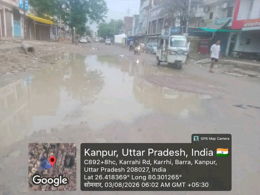 KanpuriyaFeed's tweet photo. "सुबह-सुबह मॉर्निंग वॉक और जनता से संवाद की तस्वीरें तो खूब दिखाई जाती हैं, लेकिन कर्रही रोड की यह हालत भी देख लीजिए।
25 साल से ज़्यादा समय से प्रतिनिधित्व करने के बावजूद लोग टूटी सड़कों, जलभराव और धूल-मिट्टी से जूझ रहे हैं।
माननीय सतीश महाना जी, मॉर्निंग वॉक के दौरान कभी इस सड़क पर भी पैदल चलकर देखिए, शायद जनता की तकलीफ़ का एहसास हो जाए।"
#Kanpur @Satishmahanaup @UPGovt