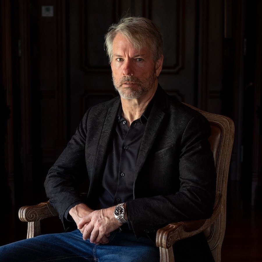 CoinMarketCap's tweet photo. LATEST: ⚡ Michael Saylor posted “Bitcoin Drive engaged” on X after several weeks without a disclosed BTC purchase, sparking speculation that Strategy may resume buying. https://t.co/wuv96x32m9