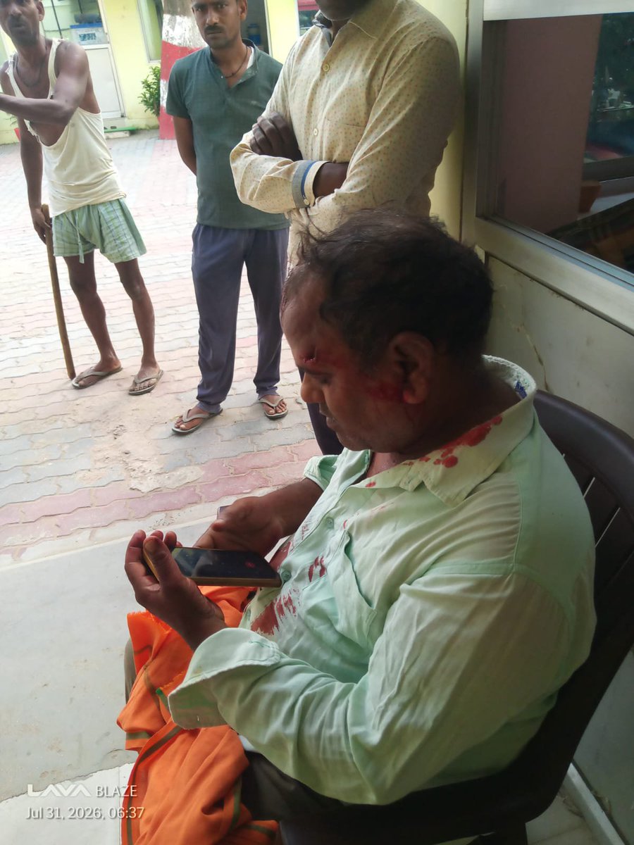 BHARMYDEVIPATAN's tweet photo. ये है @bahraichpolice की रवैये 4 दिन हो गए fir नहीं दर्ज हुआ है 
@bahraichpolice तत्काल वैधानिक कार्यवाही करे l
जल्द ही अपने परिवार से मिलने. @DMBahraich @BhimArmyChief @VinayRatanSingh @SureshK41701536 @Sureshmehar__ https://t.co/7V4hHJKLs3