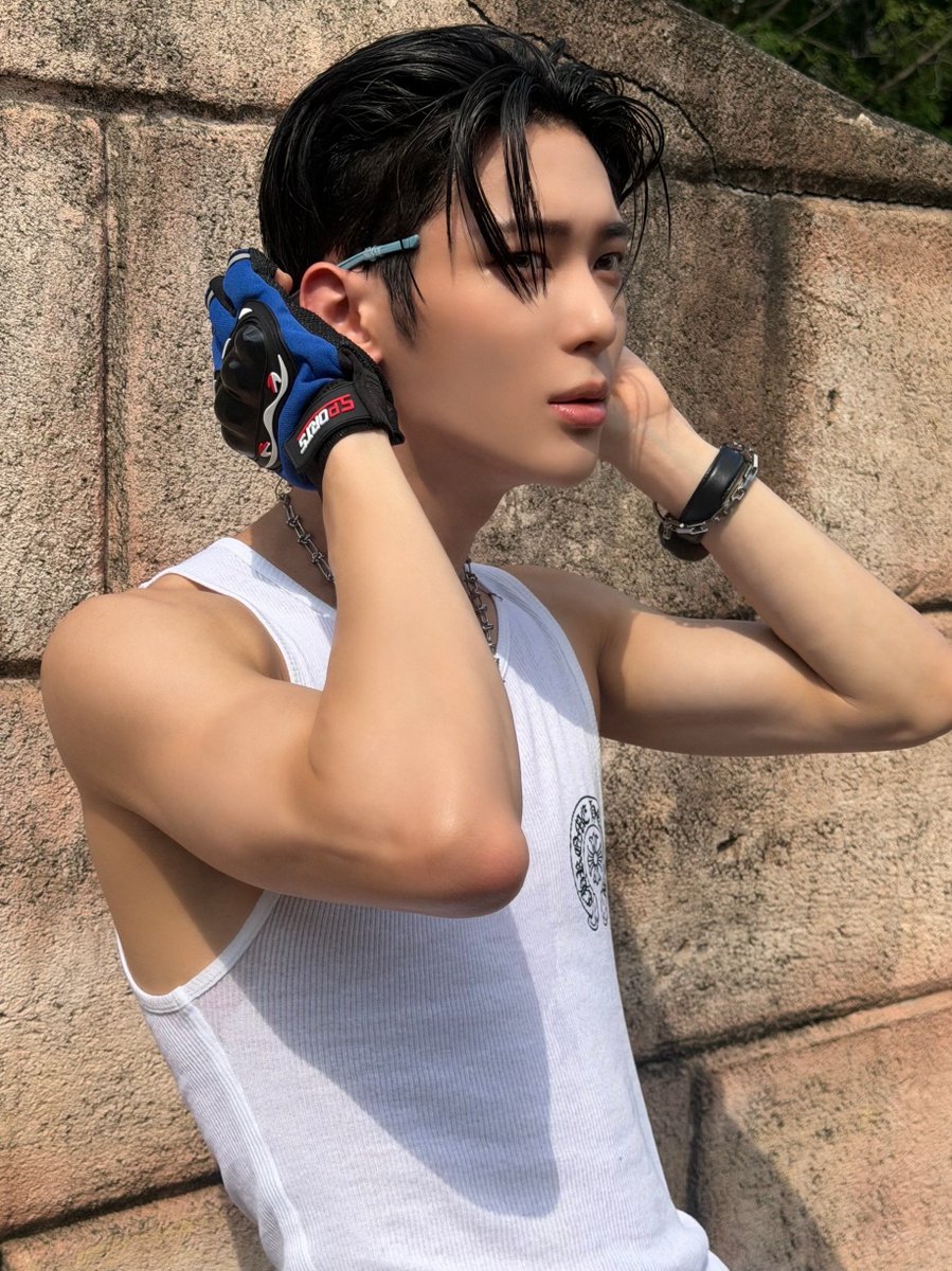 SiyunBubble's tweet photo. {🫧💬} 260803

🕔🇰🇷 02:23pm 

🦊: *📸x4*

🦊: Here’s your daily dose of energy
 !!! 💕

#시윤 #SIYUN
#NOWZbubble 
#나우즈 #NOWZ https://t.co/EBlpncWSbd