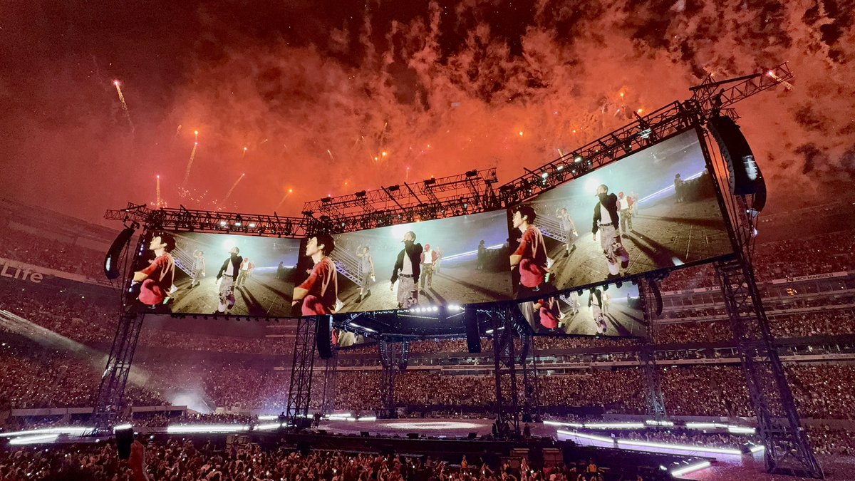 rockb1son's tweet photo. MetLife D2

#BTS_WORLDTOUR_ARIRANG_EAST_RUTHERFORD_D2
#bts_ari̇rang_metlife https://t.co/HU20ZuCp25