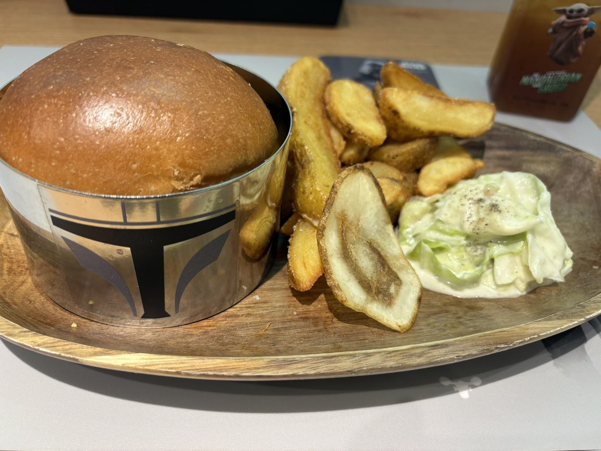fukaiuminite's tweet photo. 久々にコラボカフェ行った🛸 https://t.co/8TTNsZWfRn