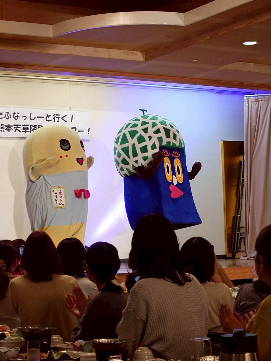 funassyi's tweet photo. こんなっしー♪ヾ(。゜▽゜)ノ今年度行われましたふなっしーと行く熊本天草バスツアー及び船橋東武ふなっしー地上降臨14周年祭のふなっしー版権料から令和八年熊本地震義援金に274万円寄付させていただきましたなっしー♪本当に何時もありがとうなっしー♪
応援してくれる皆さまのお陰ですなっしー♪
みんなくまモンが大好きです！きくちくんもちょっと好きです！他のご当地キャラさん達も寄付を募ったり頑張ってますなっしー♪
いち早く復興をお祈り申し上げておりますなっしー！

#だって仲間だろ
#熊本は何度でも立ち上がる