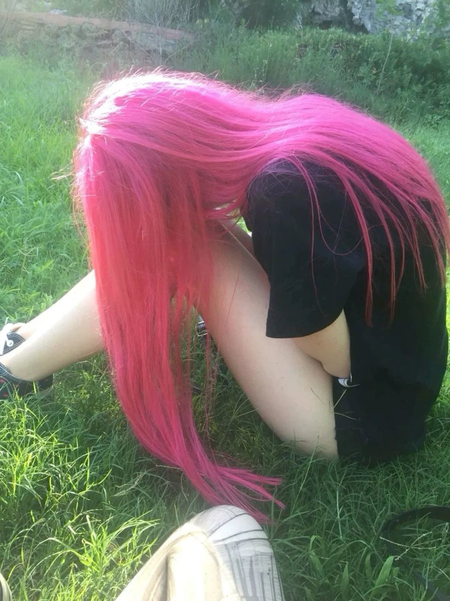adelaprimadonna's tweet photo. proof branding is important because what artist do you think of when you see pink hair? https://t.co/ar2jfzTfdo