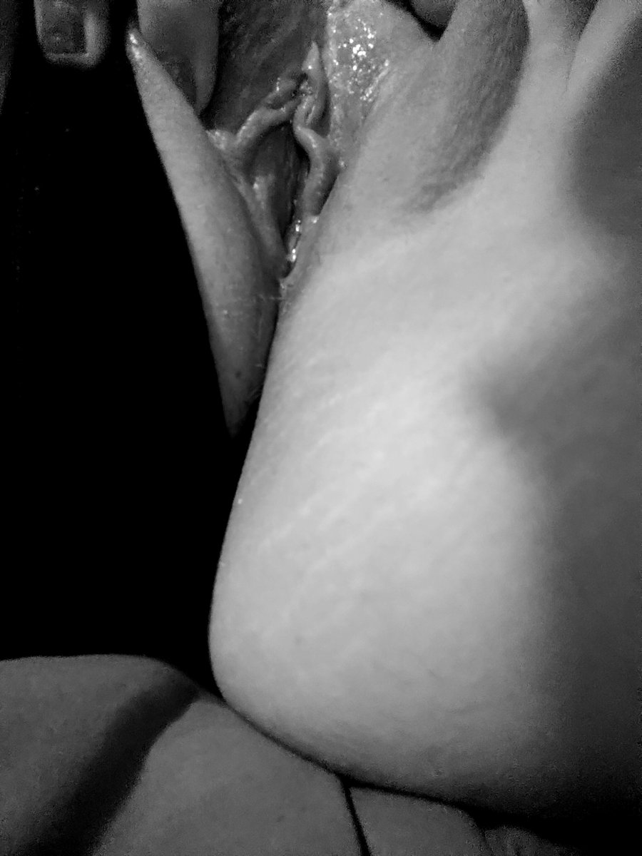 love_em18's tweet photo. Look at my pretty little pussy, dont you just wanna pull my panties to the side and fuck it? Do it.

#nsfw #nsfwtwt #pussy #softkink #hardkink #nude #fyp https://t.co/nQunzOQaoX