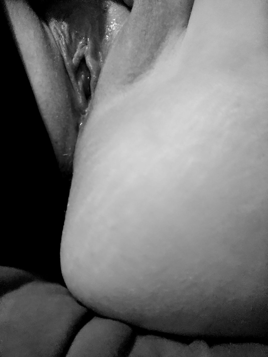 love_em18's tweet photo. Look at my pretty little pussy, dont you just wanna pull my panties to the side and fuck it? Do it.

#nsfw #nsfwtwt #pussy #softkink #hardkink #nude #fyp https://t.co/nQunzOQaoX