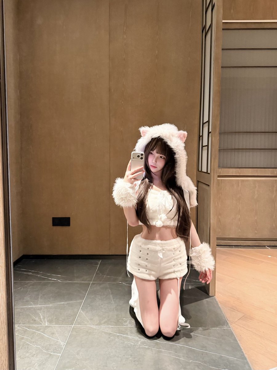lanjariayuu's tweet photo. 才19就想被调了，咋办 #反差婊 #御姐 #母狗 https://t.co/OPB2FiG7Th