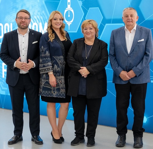 ReadoutSignpost's tweet photo. Generational change in ownership.
https://t.co/1UKJDlTelA
#PAuto #Manufacturing https://t.co/blxAaLq9sA