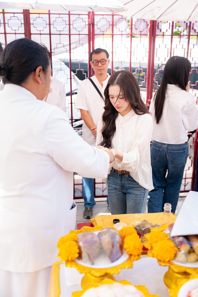 minemediap's tweet photo. ภาพบรรยากาศของเมเบิ้ล @mable_siriwalee และ แป้งจี่ @pangjiewr ในงานบวงสรวงซีรีส์ THE RULES 

ฝากติดตามและเป็นกำลังใจให้พวกเราด้วยนะคะ  🤍✨

BLEJIE THE RULES WORSHIP
#BleJie 
#TheRules 
#กฎหลังเที่ยงคืน 
#ViuOriginal 
#BeBraveHub https://t.co/2myFLQJmTN