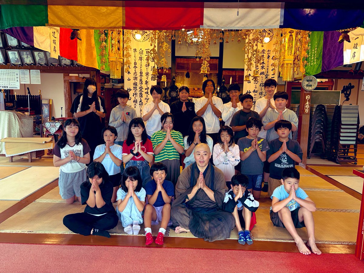ekouzenji's tweet photo. 1日〜3日まで行われたこども座禅会は無事円成致しました。雨模様が多かったですが、今年も沢山のこどもたちが訪れ良い座禅会となりました。
来年も行いますので1日だけ参加から気軽にお越しください。
#岩沼
#宮城
#こども座禅会
#臨済宗
#妙心寺派
#恵洪寺
#参加無料 https://t.co/yCxyV0ONxh