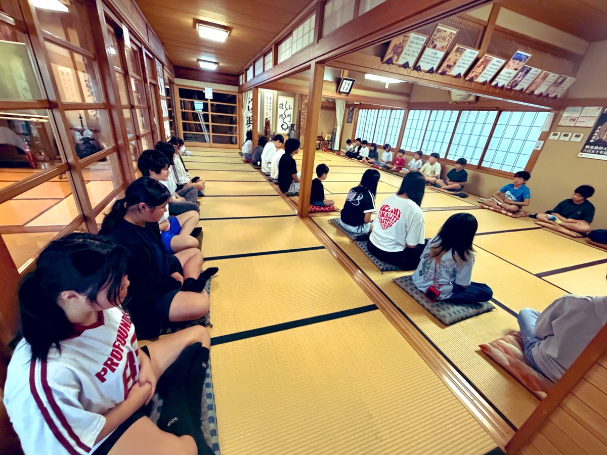 ekouzenji's tweet photo. 1日〜3日まで行われたこども座禅会は無事円成致しました。雨模様が多かったですが、今年も沢山のこどもたちが訪れ良い座禅会となりました。
来年も行いますので1日だけ参加から気軽にお越しください。
#岩沼
#宮城
#こども座禅会
#臨済宗
#妙心寺派
#恵洪寺
#参加無料 https://t.co/yCxyV0ONxh