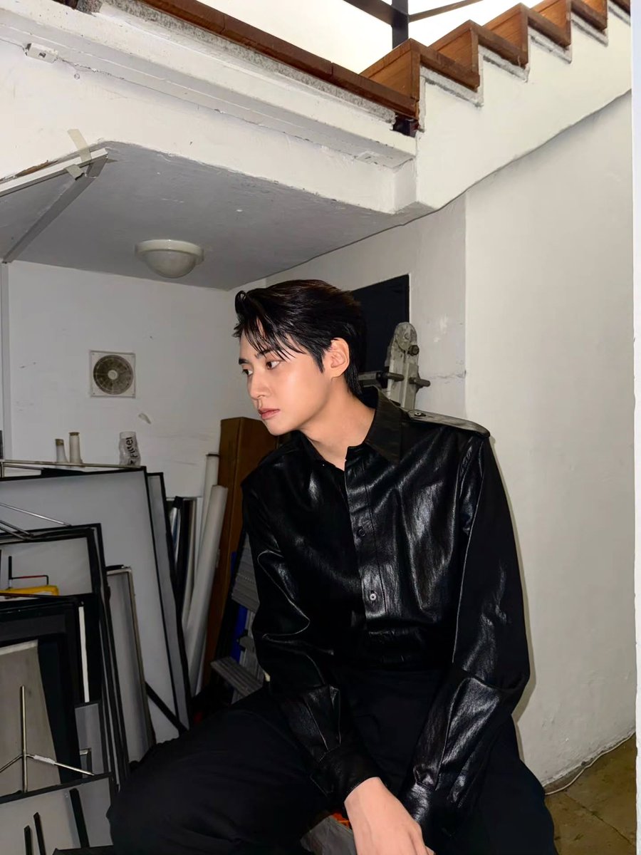 timetojinhyuk2's tweet photo. 251014 이진혁 공식 IG 1⃣

#이진혁 #진혁 #LEEJINHYUK
☀️ https://t.co/sy44mCnmgC https://t.co/R7NGXuW7m0