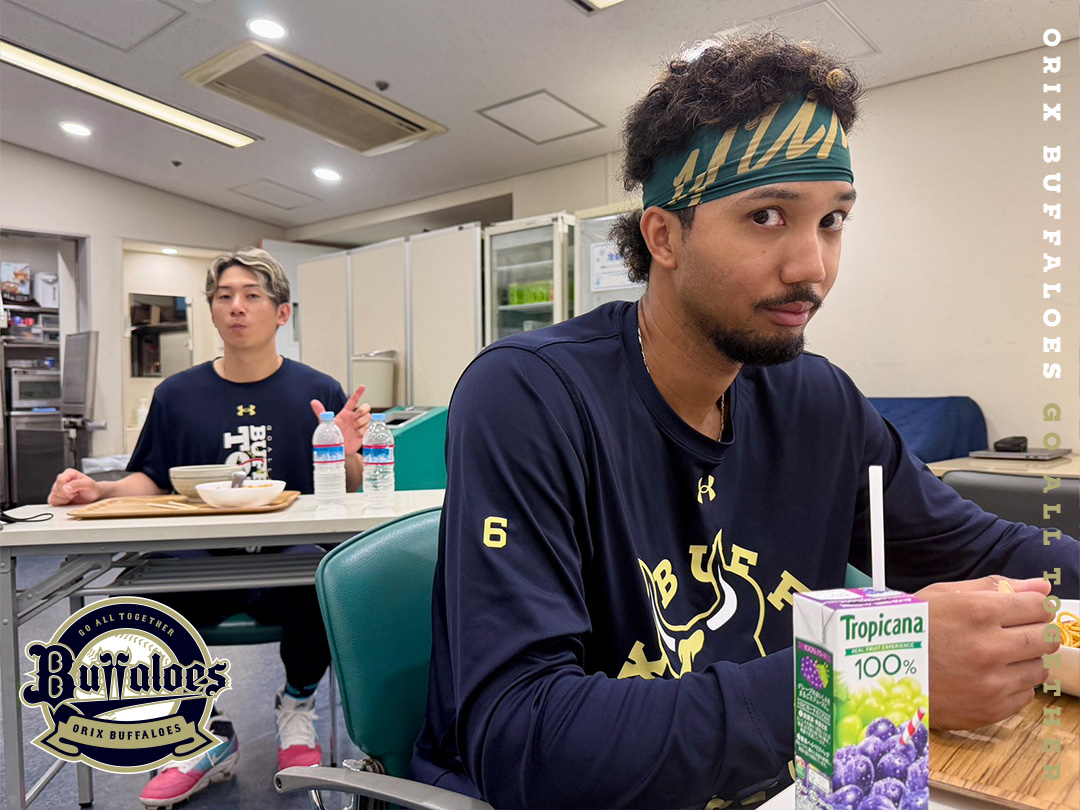 Orix_Buffaloes's tweet photo. #もぐもぐタイム
#試合前のエネルギー補給
#西川龍馬
#やっぱりとんこつラーメン
#日々レベルアップ
#太田椋
#宗佑磨
#杉澤龍
#いちごオレ
#黙って飲むだけ
#若月健矢
#食堂カメラ
#お楽しみに
#東京ドーム
#Bs2026 https://t.co/8wXBcesoeI