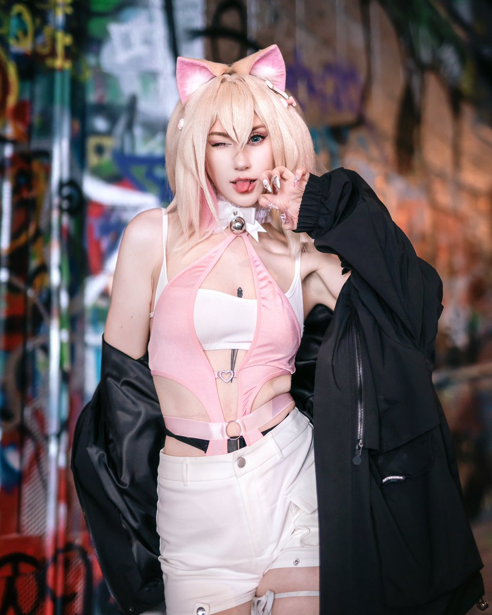 roserequiem_'s tweet photo. BAU BAU!!! Mococo Dayooooo~!! 🐾🦴
I had the absolute honour of cosplaying @fuwamoco_en’s Mococo for a @Vtuber_Expo meet recently! 🥹 I had so much fun cosplaying her, and I can’t wait to show you guys more soon! 

📸:@/shroud.exe (insta) https://t.co/p971ROJlxW