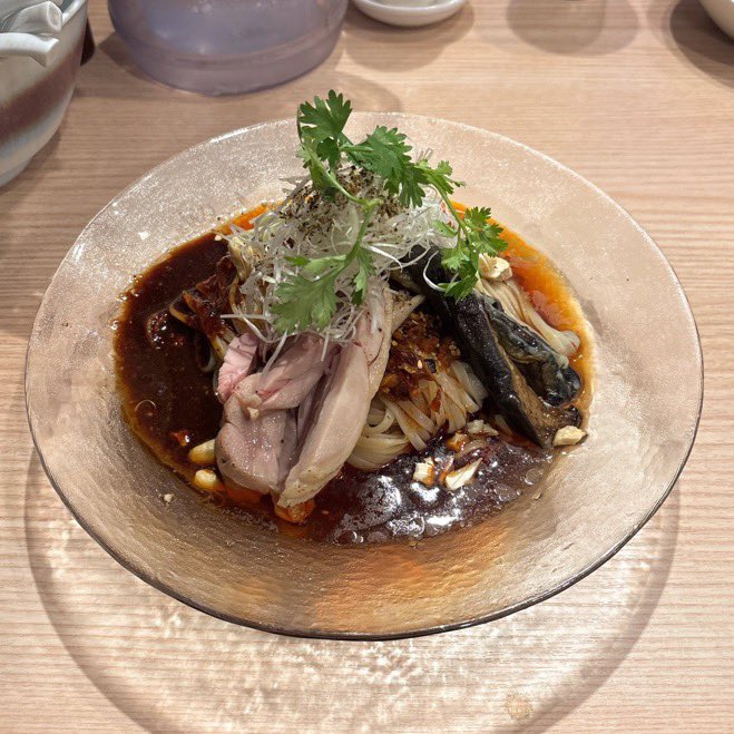 n_menzaburou's tweet photo. おはようございます☀
本日月曜日夜の部　数量限定
【よだれ鶏の冷やし中華〜口水鶏涼麺〜】
大盛り不可
替玉不可
限定C

こちらの商品は仕込みが多いため不定期にて販売になります！

宜しくお願い致します‼️ https://t.co/vZnkCoxqc9