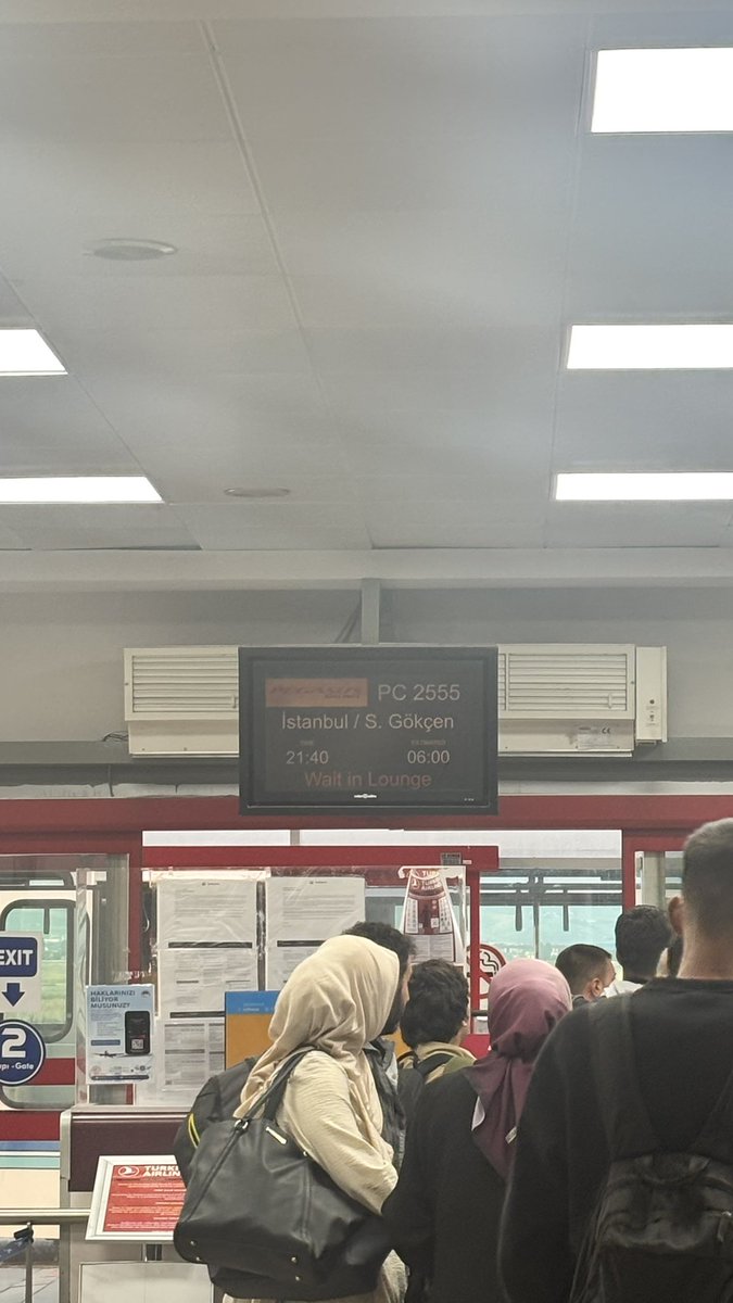 ozlm_kocc's tweet photo. 02 Ağustos 2026 saat 21.40’ta Erzurum–İstanbul Sabiha Gökçen (PC2555) uçuşu, hiçbir tatmin edici açıklama yapılmadan defalarca ertelenerek 03 Ağustos sabah 06.00’da gerçekleştirildi.
Bu gecikme nedeniyle Çukurova’ya olan aktarmalı uçuşumu kaçırdım.
#Pegasus #PC2555 #YolcuHakları https://t.co/4O9dNbm5dw