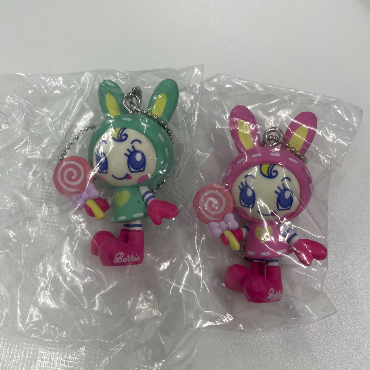 MpLn23's tweet photo. 【交換】メゾピアノ フィギュアキーホルダー

求：ブルーベリエちゃん×2

譲：ベリエちゃん(ピンク、緑)

2:2の交換を探しております。
渋谷手渡しもしくは郵送希望📮
お気軽にお声掛けください🙇‍♀️ https://t.co/JYiKZ07VOD