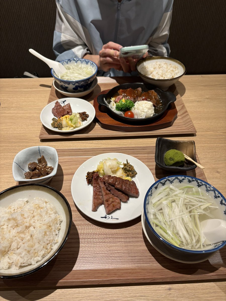 ko_ya1210's tweet photo. おととい、🐶と外食デートしてきたんだけど利久に連れてってくれた😆💕
めちゃくちゃ美味しかったぁ🥰🥰
連れてってくれてありがとう❤️ https://t.co/J1sMWdlpSb