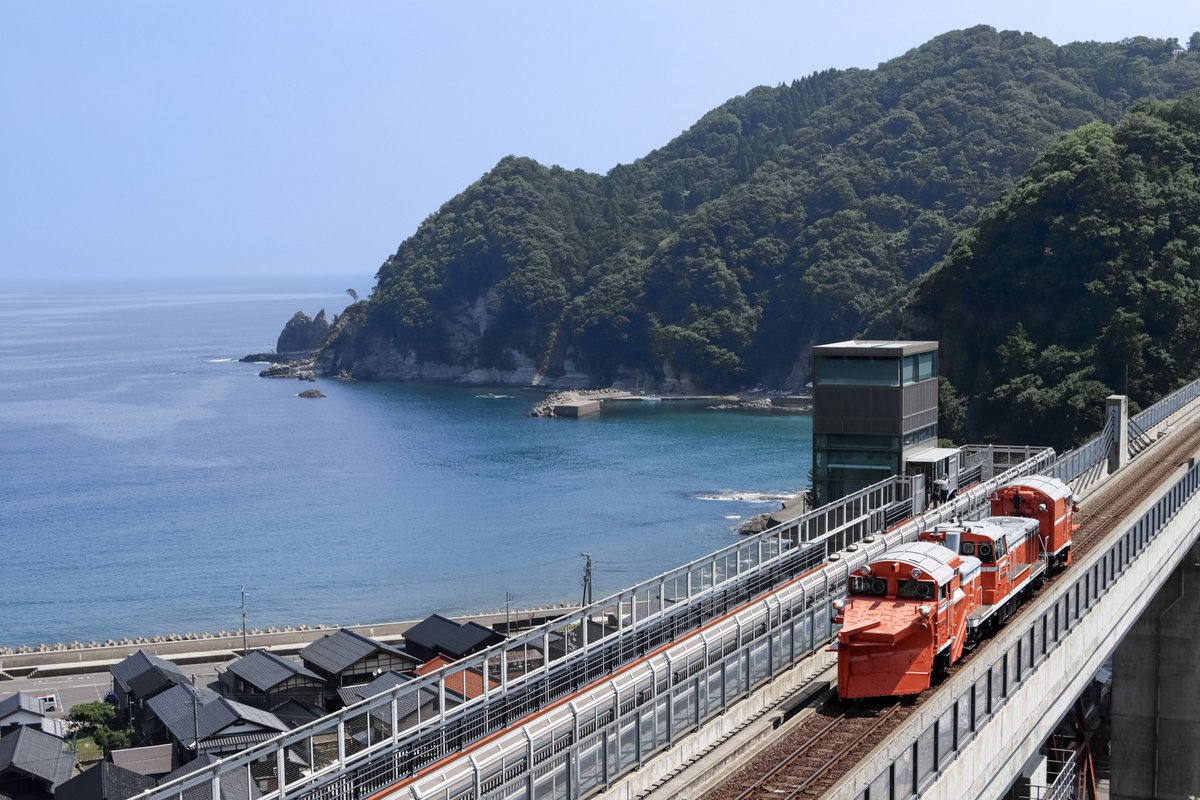 syumitetsu188's tweet photo. 2026.8.3
単9935レ
DE15 1541
後藤入場回送
@山陰本線内

夏晴れと冬の守護神。

素晴らしい光景でした、あっぱれ🪭 https://t.co/stHJdwwt7w