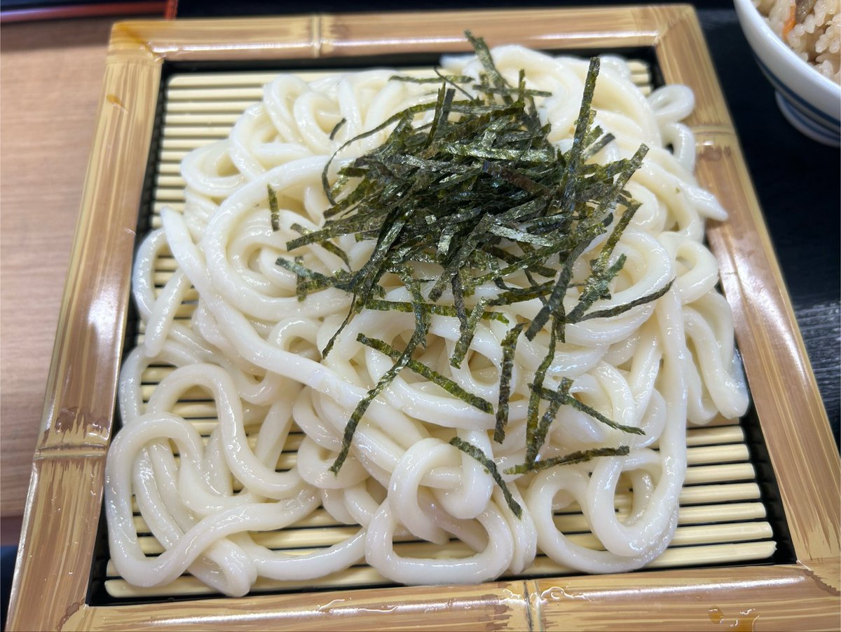 sayato1192's tweet photo. 今日は暑かったから今年初のざるうどん https://t.co/yCQZZGodwY