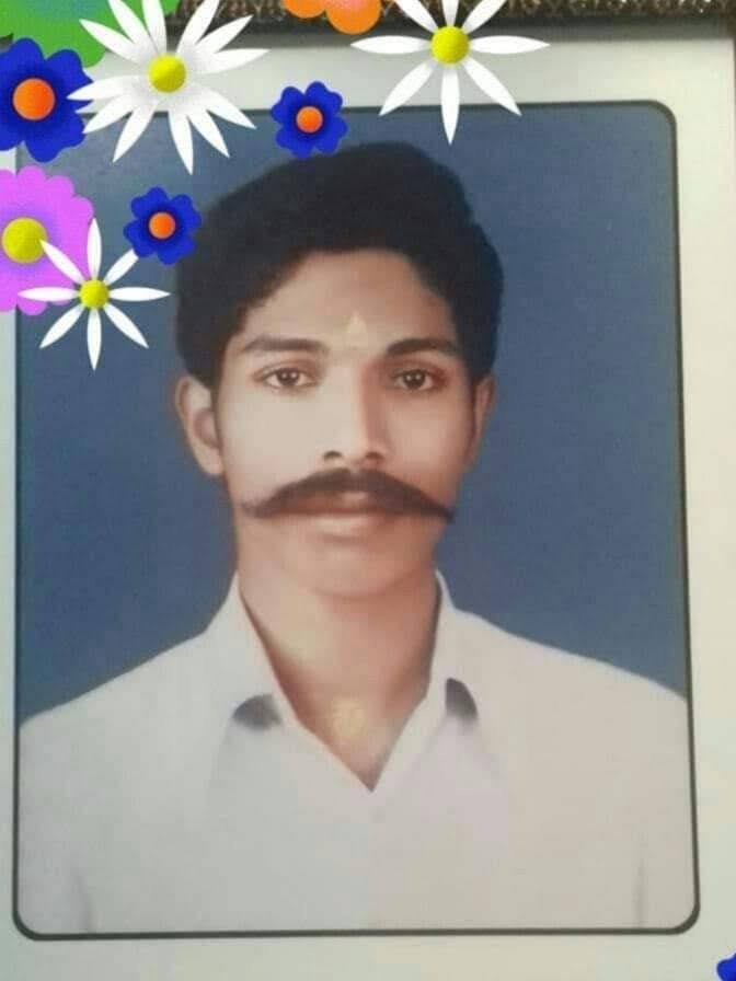 sasiperumpadap3's tweet photo. ,*ഓഗസ്റ്റ് 3*

*നായത്തോട് പി.പി അയ്യപ്പൻ വീരബലിദാന ദിനം*

പി പി അയ്യപ്പന്‍ എന്ന നായത്തോട് അയ്യപ്പന്‍. ആലുവ സംഘ ജില്ലയിലെ നയത്തോട് ശാഖ സ്വയംസേവകന്‍.
എല്ലാവരുടെയും പ്രീയപ്പെട്ട അയ്യപ്പേട്ടന്‍...

 പ്രണാമം 🙏 https://t.co/ccnPVgRciZ
