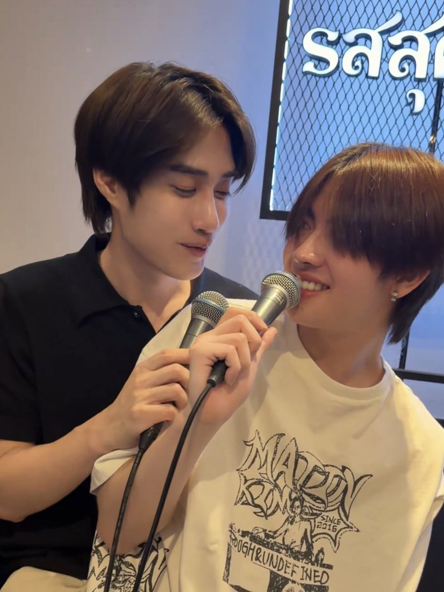 Soulmate2H's tweet photo. อยู่กับแฟนเหลือ 2 เซน หันไปเจอน้อง เห้ย มองไรนิก มองไร!! https://t.co/wPaLxYQvz1