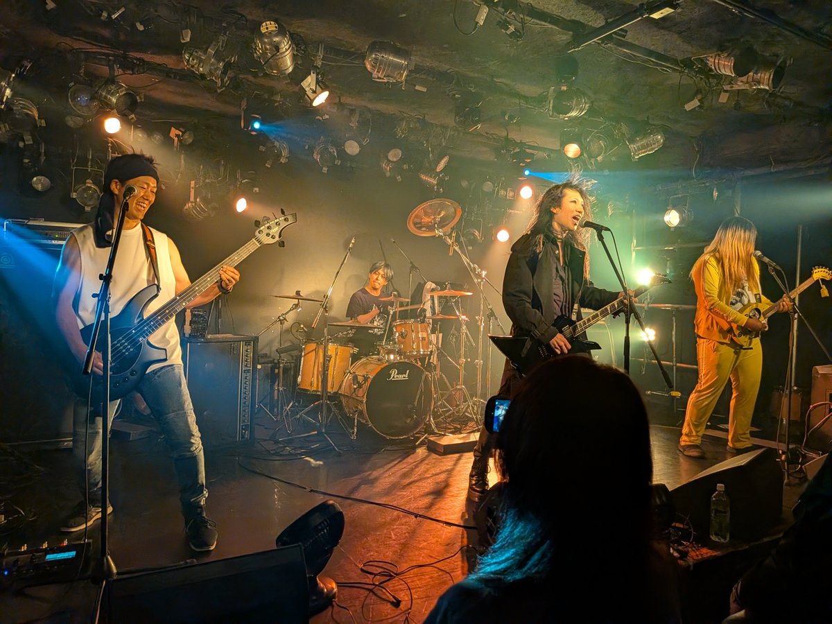 dildo_kokuoh's tweet photo. 昨夜のセカンドクラッチ"CRUTCH JUMBLE vol.10"
GARGOYLEカヴァーバンド"龍の骸"やりきりました^^
皆さまありがとうございました！！
おかげさまでコッパ楽しかった〜🎵🎵
少しずつですがまた演る予定ですのでよろしくお願いしたいですm(_ _)m https://t.co/bjXIhoXTMp