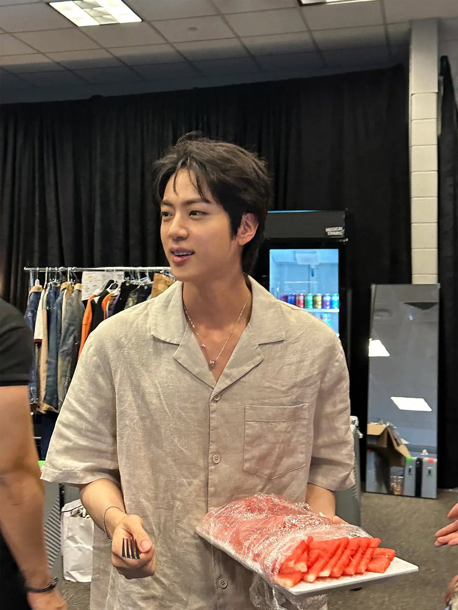 seokjinfile's tweet photo. JINKOOK WATERMELON BATTLE 🍉 https://t.co/aKLLs0ZZr2