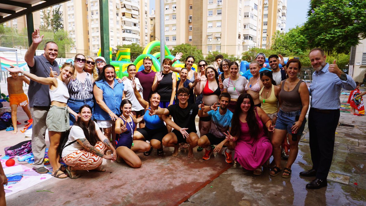 ArrabalAID's tweet photo. Las colonias urbanas CaixaProinfancia de @FundlaCaixa de Arrabal-AID han acercado el cine, la robótica, la naturaleza y el ocio saludable a 160 menores en Málaga, con una gran fiesta del agua como cierre. Lee más aquí 👇 https://t.co/3dIb6SY8oY https://t.co/jxzxdpy85j