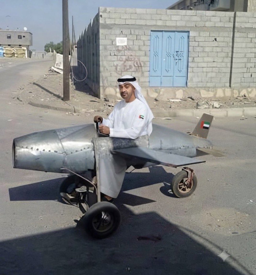 FM306090's tweet photo. @investorWR طبعا الامارات القوة العظمي في المنطقة 😂😂 https://t.co/vmsn6Vj4nj