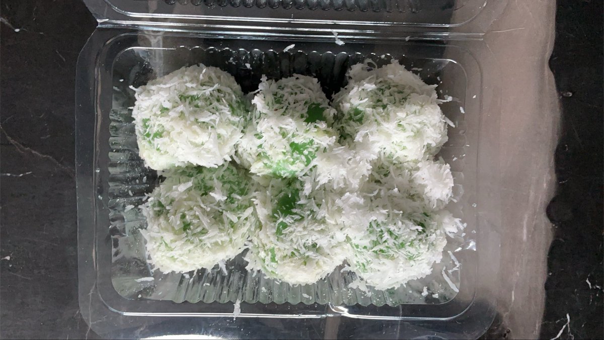 acaibysean's tweet photo. p makanan pemikat dd yg katanya meletus dimulut 🤤 https://t.co/qUDcuJACAL