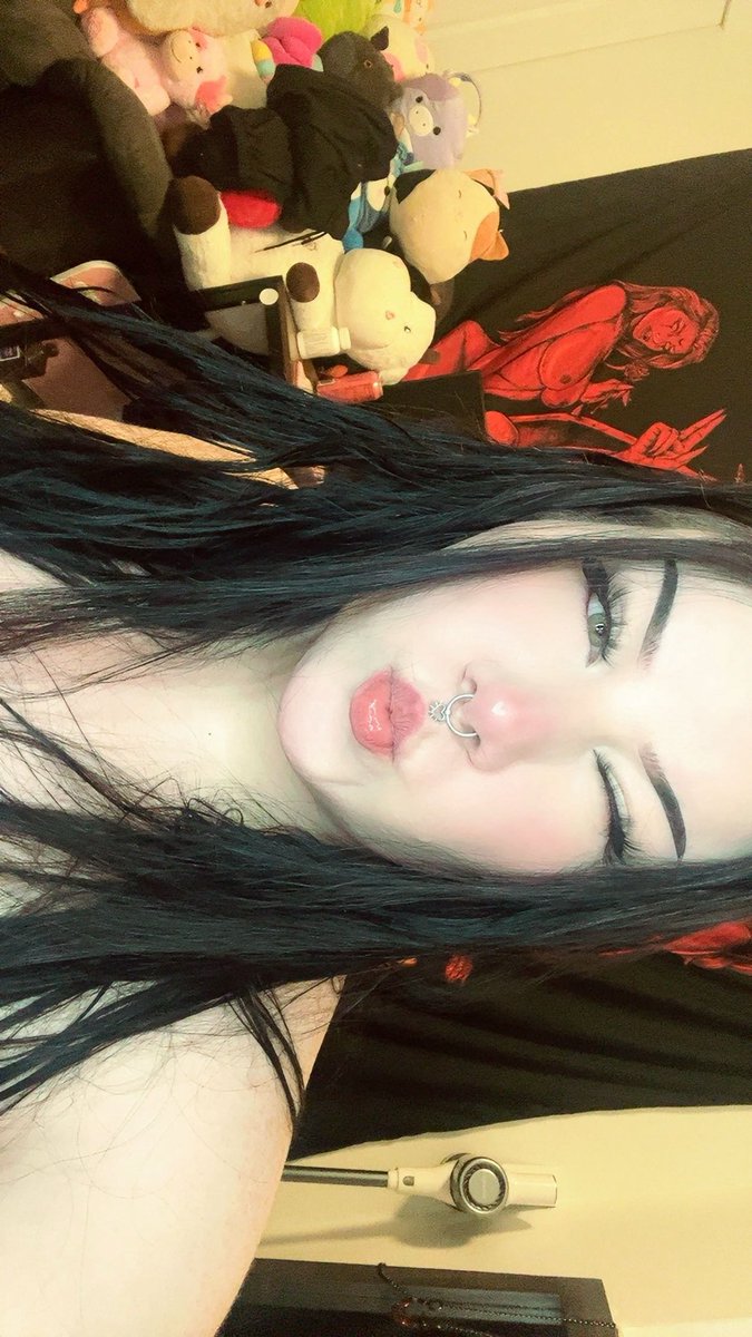 decayedbunni's tweet photo. fav pics of me evaaaaa 🤭 https://t.co/9CkL4zxUBK