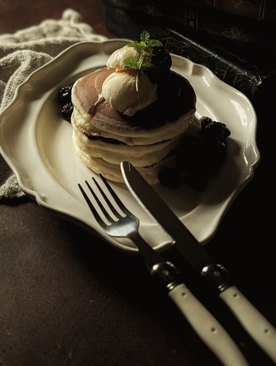 Tiger_McRover's tweet photo. これが45才独身彼女無しバンドマンのおっさんが作る今日のパンケーキだ！ https://t.co/RByBT2CU1a
